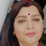 লক্ষ্মী পুজোয় সিঁথিভরা সিঁদুরে পল্লবী, অবিবাহিত হয়েও কেন পড়েন ?