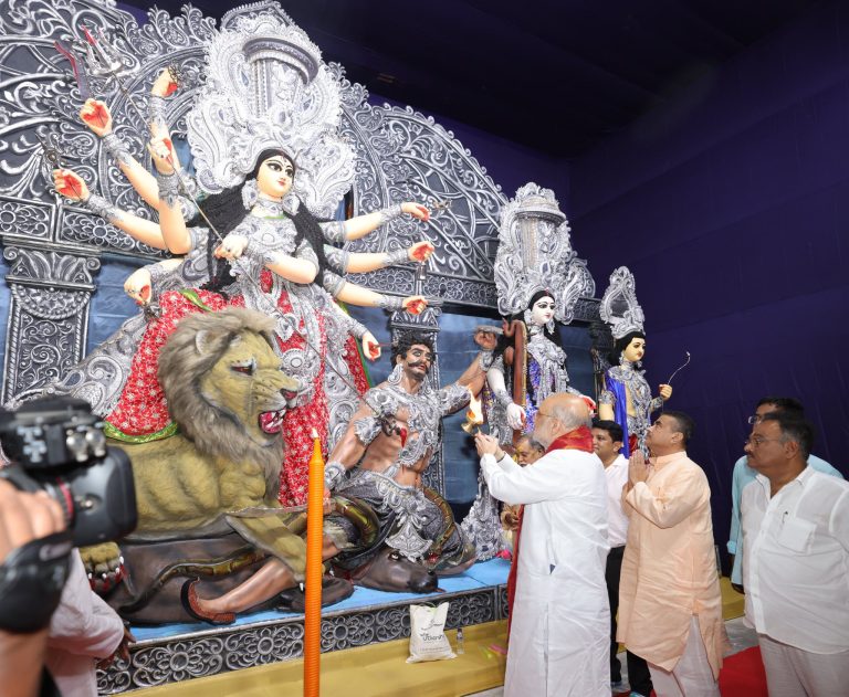 The political arena of Bengal became lively around the Santoshamitra Square puja4