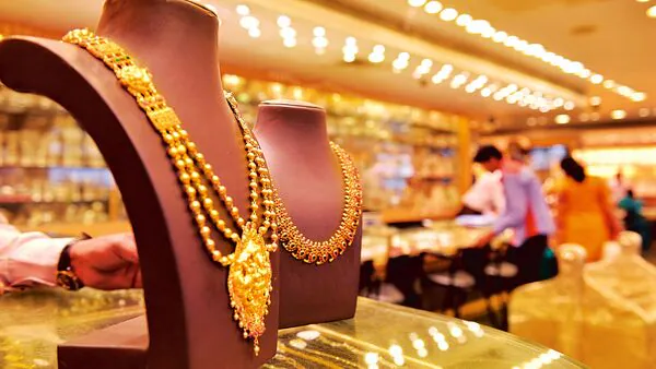 Gold prices at record high. Should you buy now or wait 2