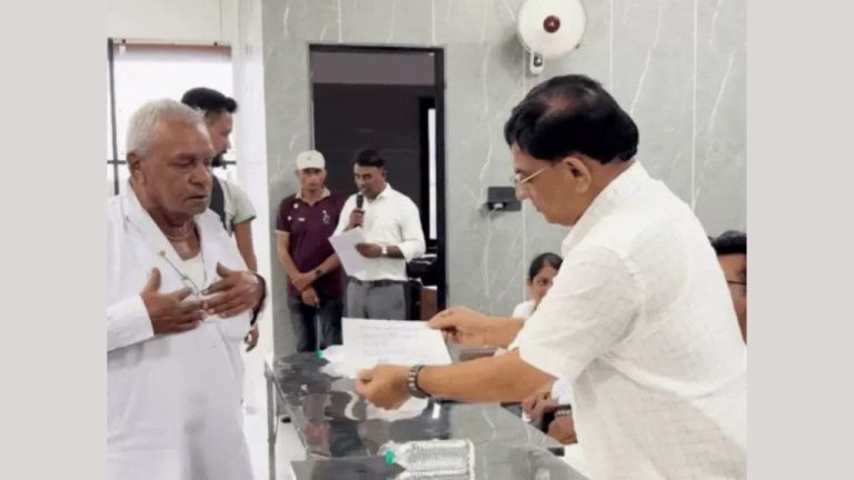 Surat-Businessman-Clears-Debts-of-290-People-on-Mothers-Death-Anniversary-1024x576