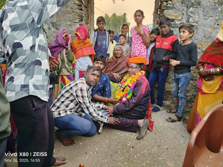 rajasthan-village-man-meet-family-after-40-year-during-sir-process