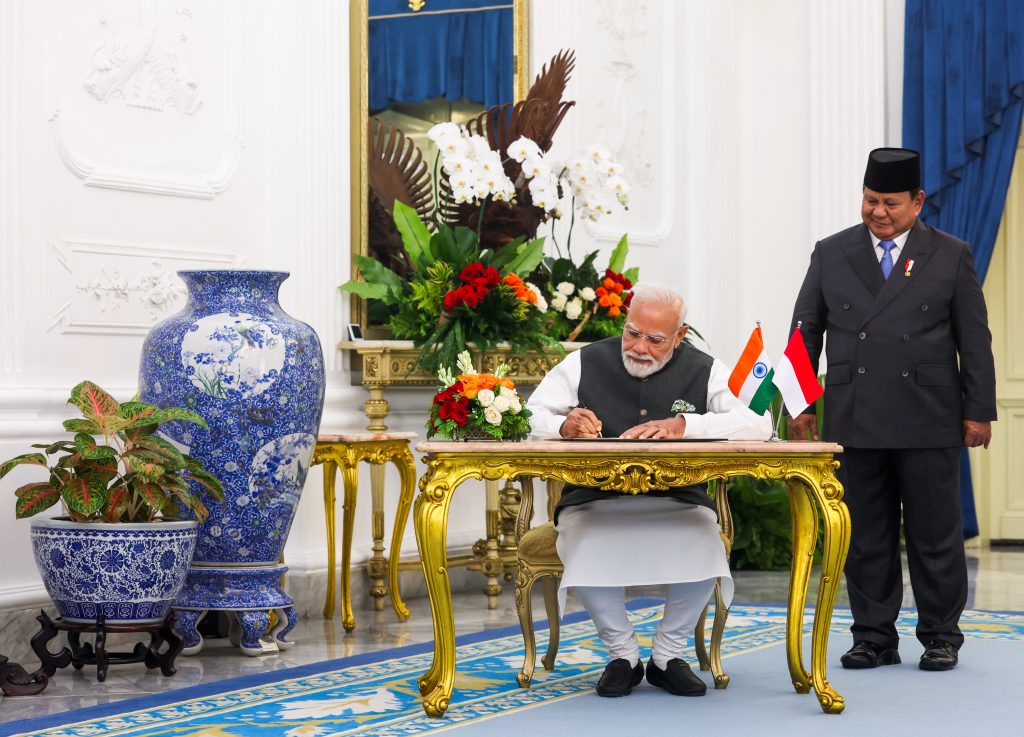PM Modi signs guest book in presence of President Prabowo Subianto at Istana Merdeka