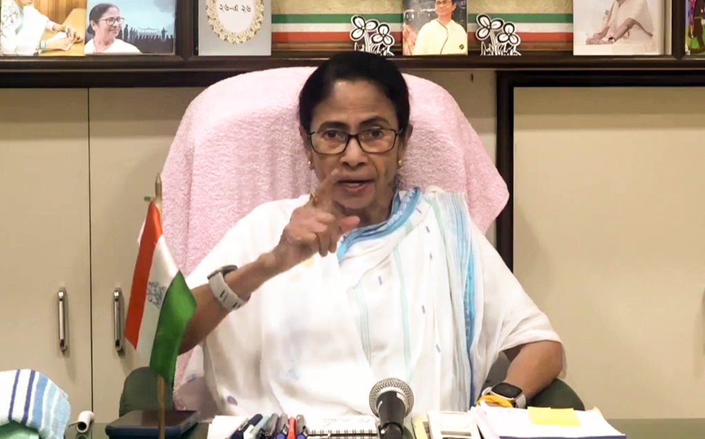 Mamata Banerjee Addresses TMC Party Workers in Kolkata