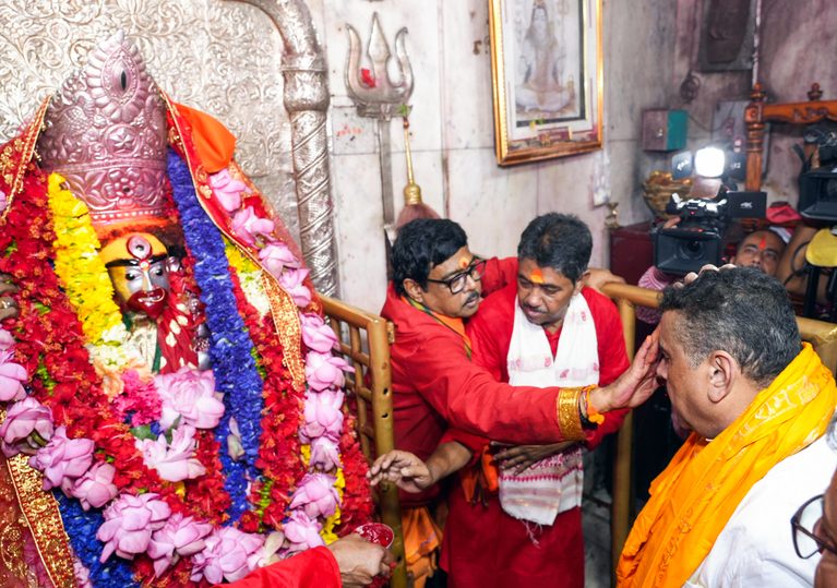 West Bengal CM Suvendu Adhikari offers prayers at Tarapith Temple in Birbhum